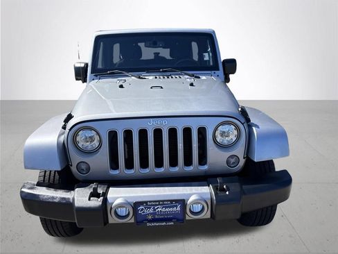 Used 2018 Jeep Wrangler Unlimited Sahara AWD/4WD image 2