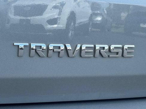Used 2023 Chevrolet Traverse Premier FWD image 11