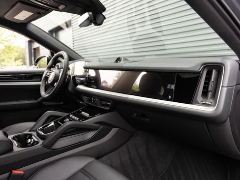 New 2026 Porsche Cayenne Coupe AWD/4WD image 35