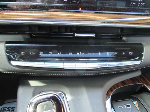 Used 2021 Cadillac Escalade ESV Premium Luxury image 23