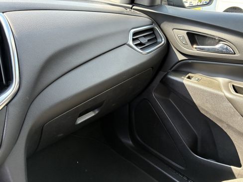 Used 2024 Chevrolet Equinox LT AWD/4WD image 36