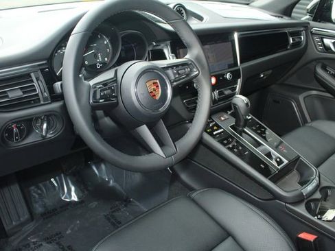 New 2026 Porsche Macan Base image 4