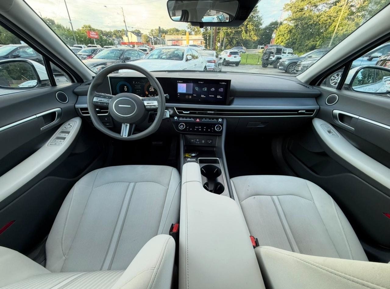 Used 2024 Hyundai Sonata SEL FWD image 2