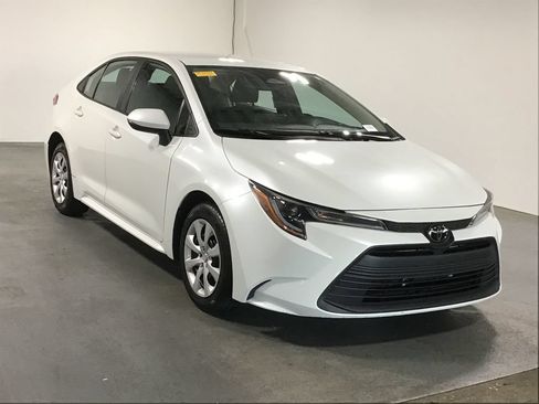 Certified 2024 Toyota Corolla LE FWD image 3