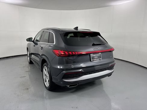 Used 2025 Audi Q5 Premium Plus w/ Premium Plus AWD/4WD image 5