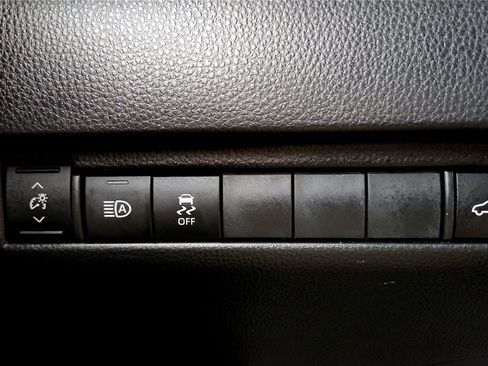 Certified 2023 Toyota Venza Nightshade image 32