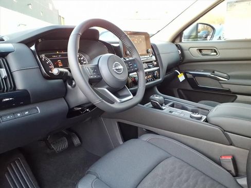 New 2025 Nissan Pathfinder SV w/ Black Appearance Package image 12