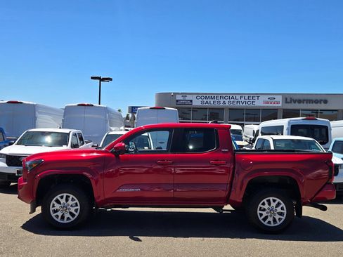 Used 2024 Toyota Tacoma SR5 AWD/4WD image 7