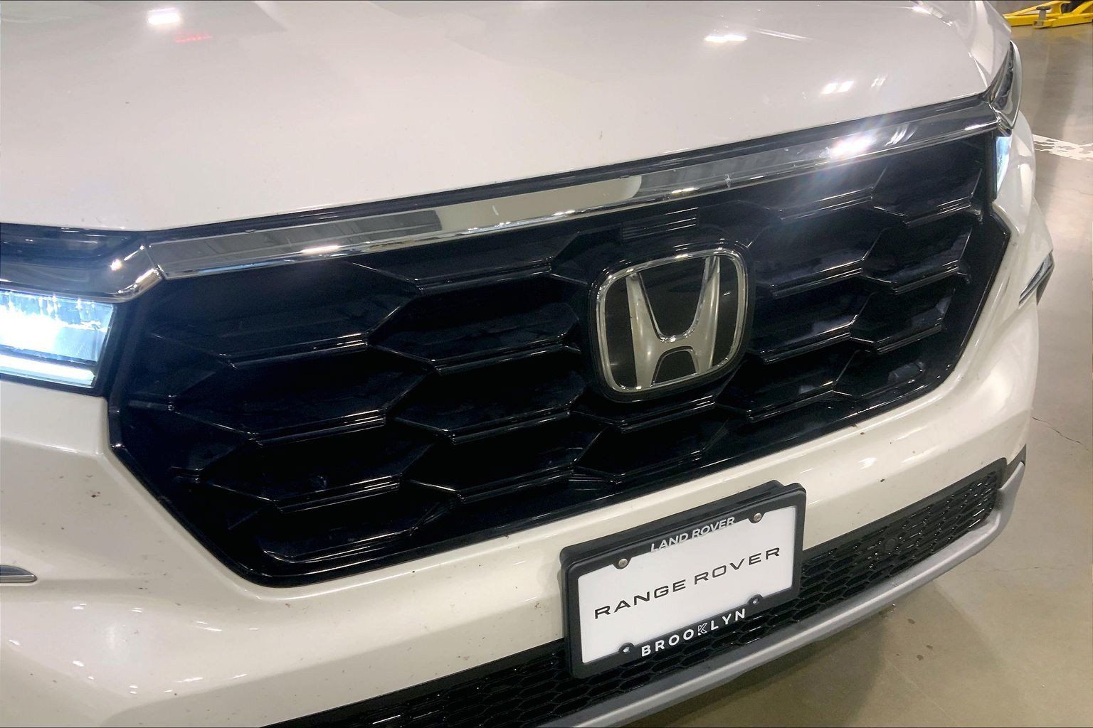 Used 2025 Honda Pilot Touring image 6