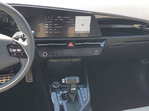 Used 2023 Kia Niro EX Touring FWD image 21
