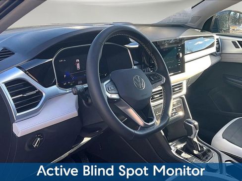 New 2026 Volkswagen Taos SE image 8