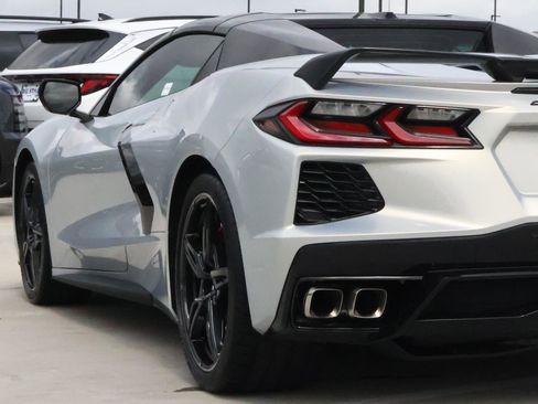 Used 2021 Chevrolet Corvette Stingray Convertible w/ Z51 Performance Package image 10