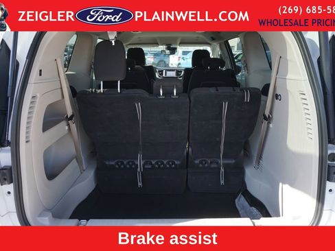 Used 2023 Chrysler Voyager LX FWD image 10
