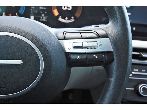 Used 2025 Hyundai Tucson SE image 19