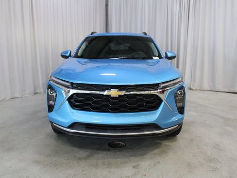 Used 2025 Chevrolet Trax LT w/ Driver Confidence Package FWD image 36