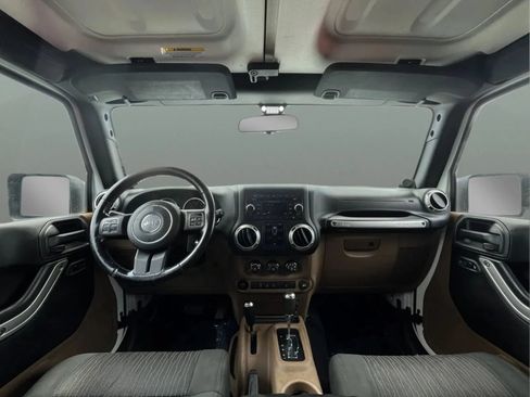 Used 2012 Jeep Wrangler Unlimited Sahara w/ Connectivity Group AWD/4WD image 16