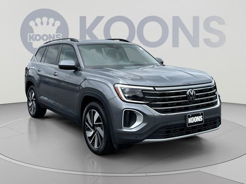 Used 2024 Volkswagen Atlas SE AWD/4WD image 2