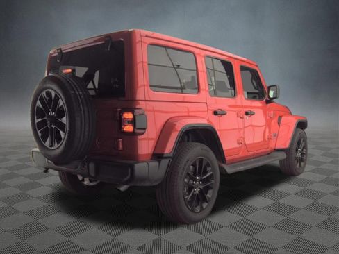 Used 2025 Jeep Wrangler Unlimited Sahara image 3