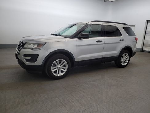 Used 2017 Ford Explorer 4WD image 2