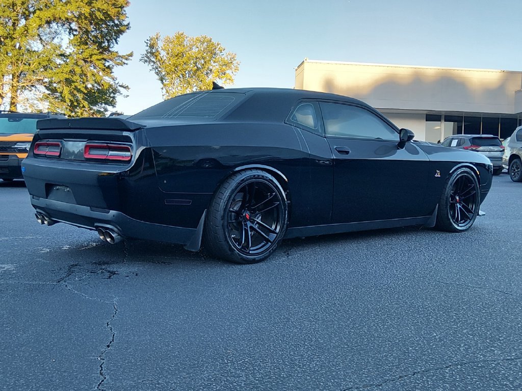 Used 2016 Dodge Challenger R/T Scat Pack w/ Leather Interior Group RWD image 4