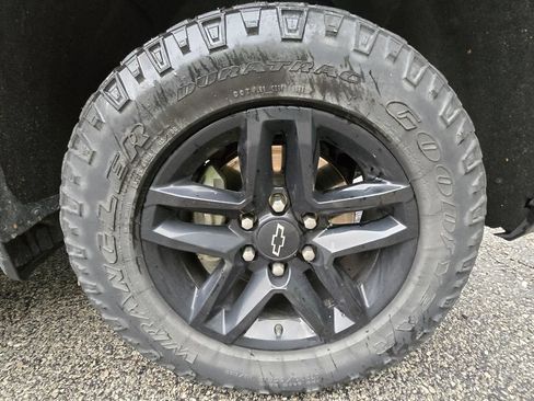 Used 2021 Chevrolet Silverado 1500 Custom Trail Boss w/ LPO, Dark Essentials Package AWD/4WD image 23
