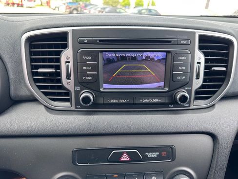 Used 2019 Kia Sportage LX image 11