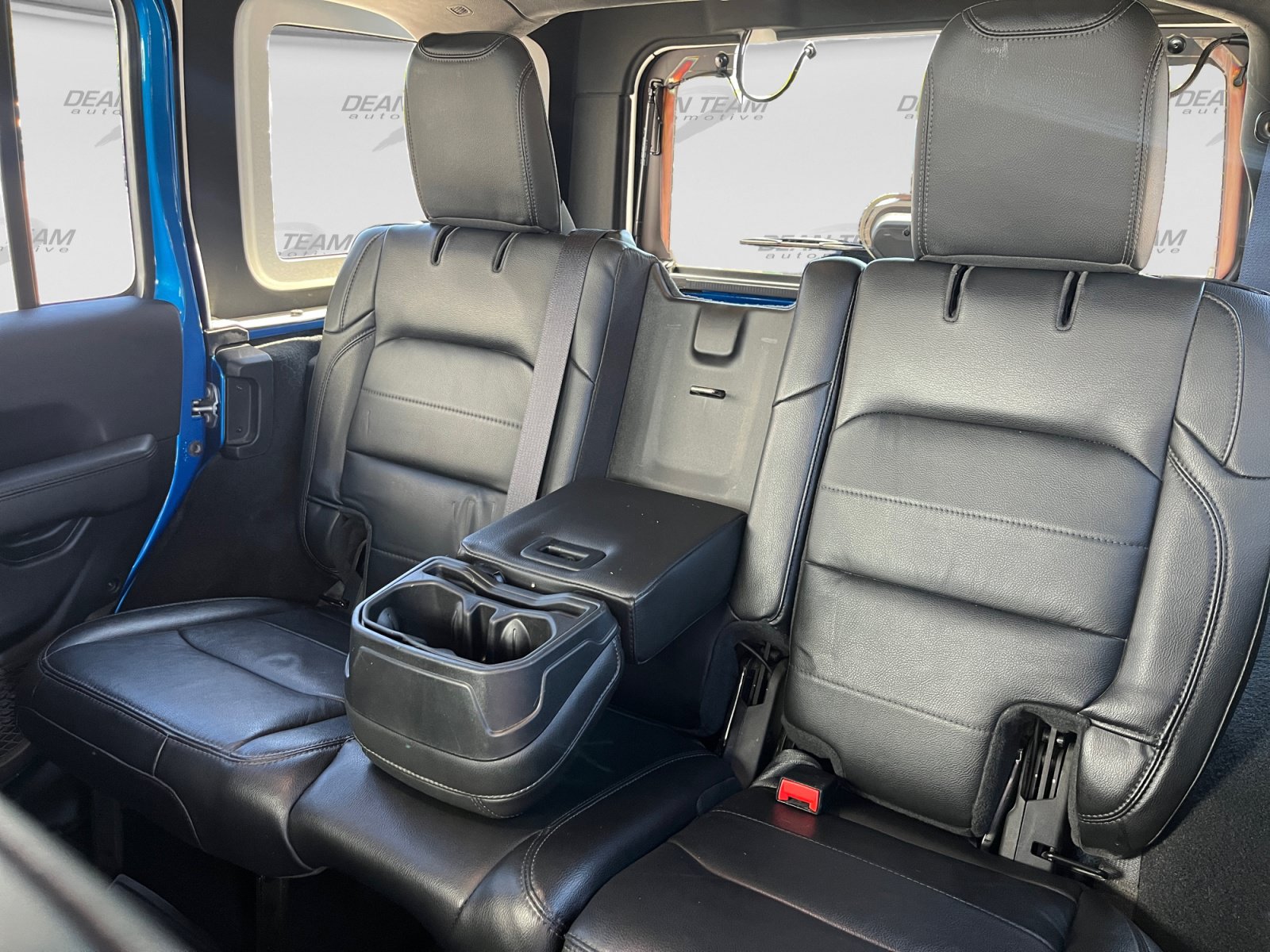 Used 2022 Jeep Wrangler Unlimited Sahara AWD/4WD image 15