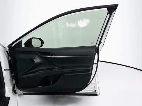 Used 2024 Toyota Camry SE FWD image 30