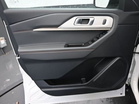 New 2026 Ford Explorer Active w/ Active Comfort Package image 16