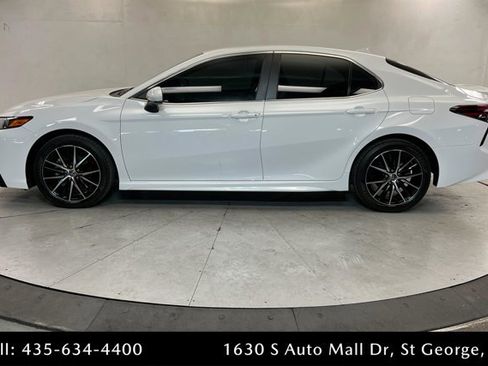 Used 2021 Toyota Camry SE w/ Carpet Mat Package (TMS) image 2