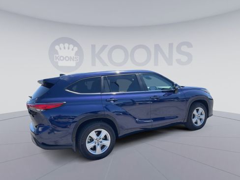 Used 2023 Toyota Highlander LE FWD image 12