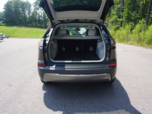 Used 2019 Jeep Cherokee Limited w/ Technology Group FWD image 16