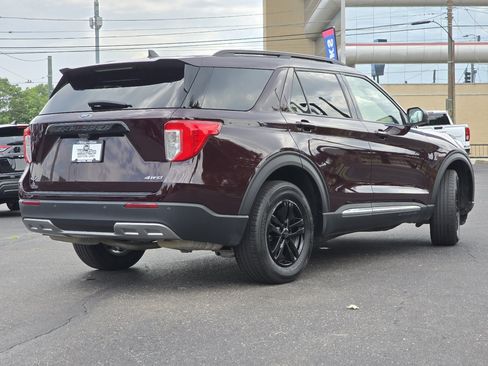 Used 2023 Ford Explorer XLT w/ Equipment Group 202A AWD/4WD image 31