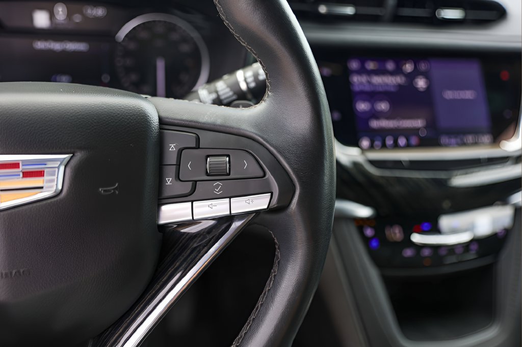 Certified 2025 Cadillac XT6 Premium Luxury FWD image 13