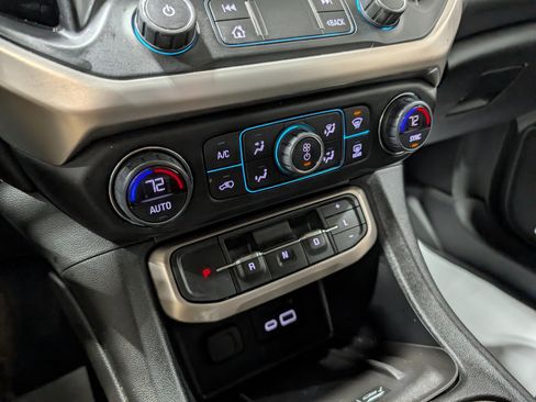 Used 2021 GMC Acadia Denali w/ Denali Technology Package image 25