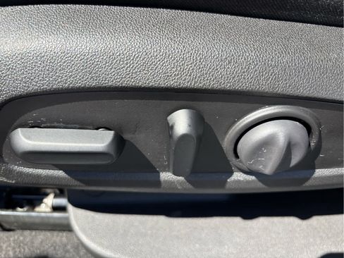 Used 2019 Chevrolet Equinox LT image 9