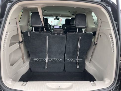 Used 2022 Chrysler Pacifica Touring-L FWD image 39