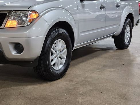 Used 2019 Nissan Frontier SV image 17