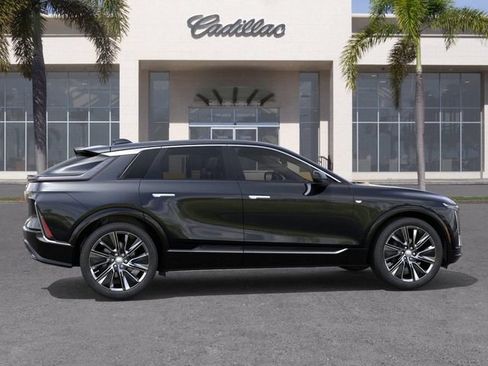 New 2026 Cadillac Lyriq Signature Luxury AWD/4WD image 5