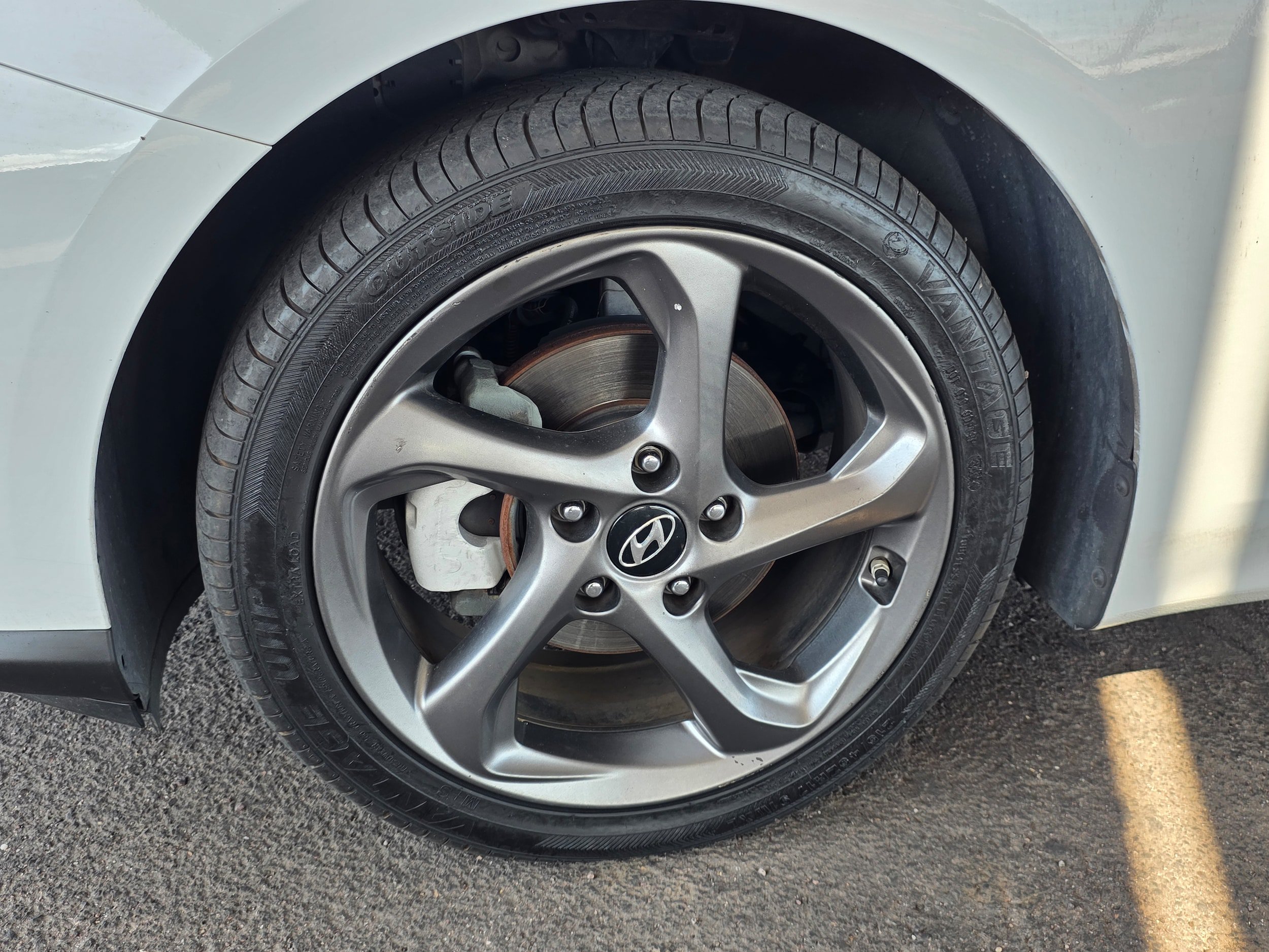 Used 2019 Hyundai Veloster 2.0 FWD image 11