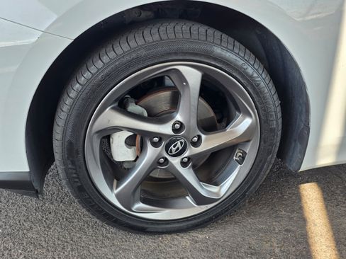 Used 2019 Hyundai Veloster 2.0 FWD image 11