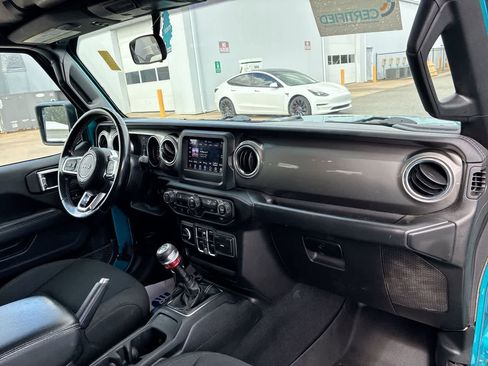 Used 2020 Jeep Wrangler Unlimited Sahara image 27