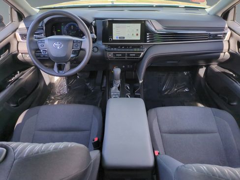 Used 2025 Toyota Camry LE image 10