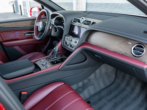 Certified 2024 Bentley Bentayga Extended Wheelbase AWD/4WD image 2