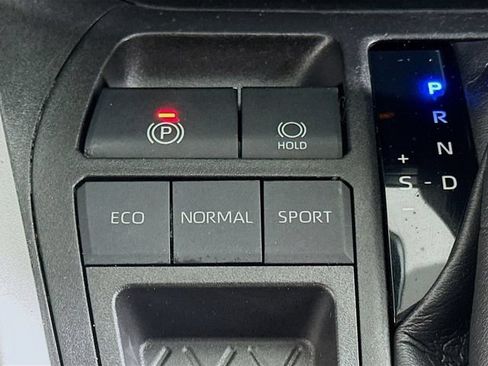 Used 2021 Toyota RAV4 LE w/ Carpet Mat Package (TMS) FWD image 19