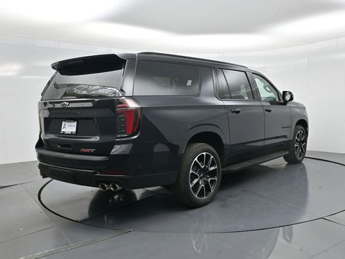 Used 2025 Chevrolet Suburban RST image 20