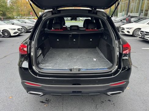 Used 2025 Mercedes-Benz GLC 300 4MATIC image 11