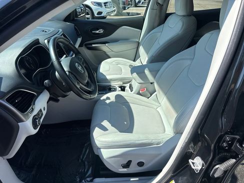 Used 2020 Jeep Cherokee Limited image 9