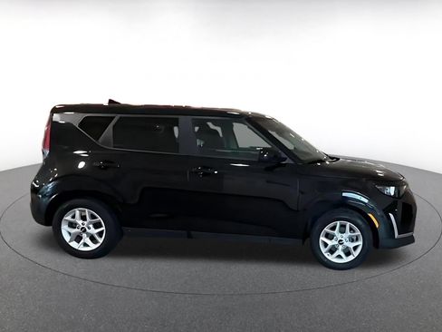 Used 2025 Kia Soul LX w/ LX Technology Package FWD image 10