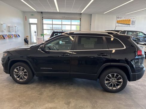 Used 2019 Jeep Cherokee Latitude Plus w/ Comfort/Convenience Group AWD/4WD image 6